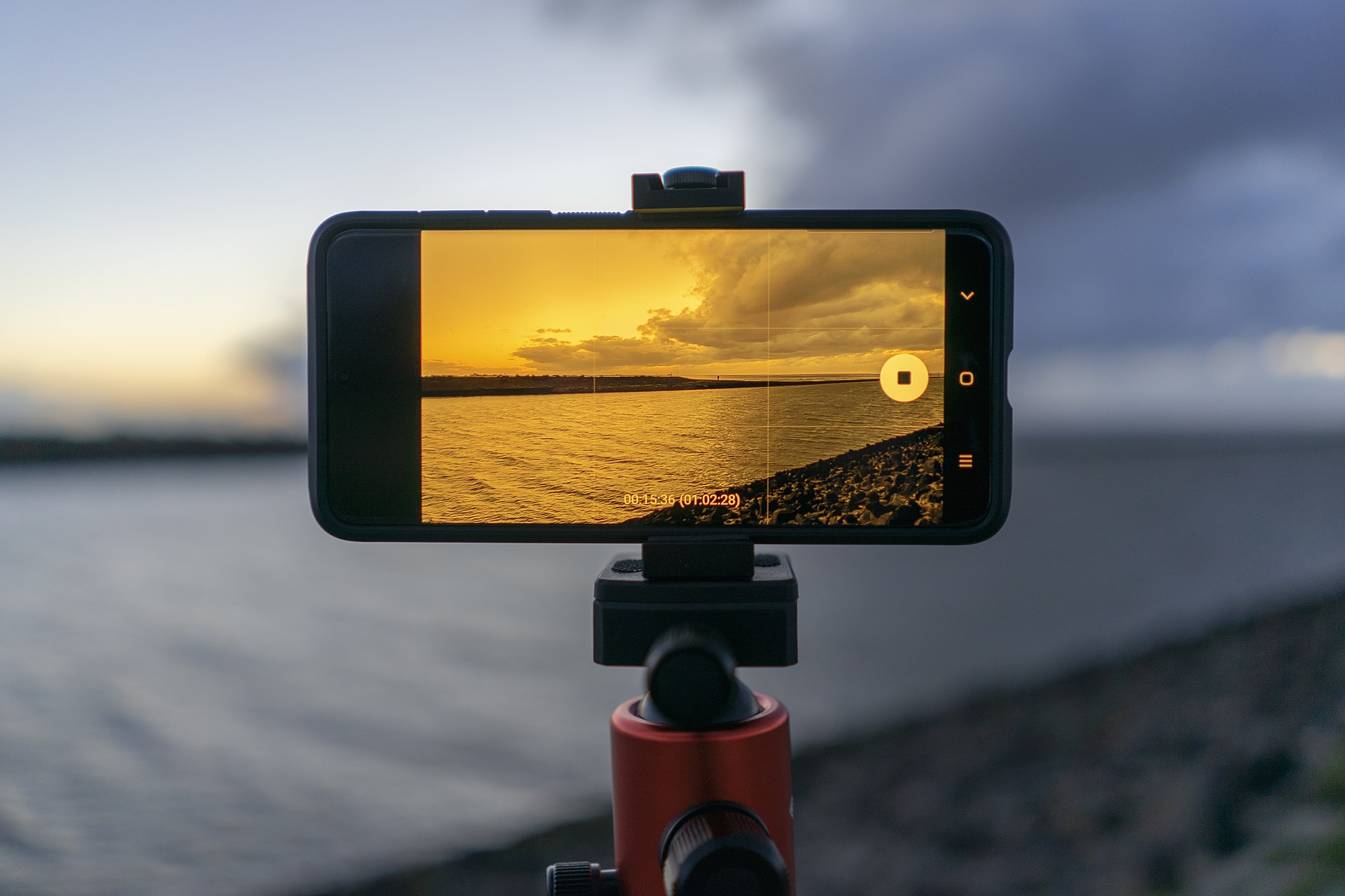 Sonnenuntergang am Bensersieler Hafen,  53°40’48.19″N, 7°34’16.75″E AIFI for phones